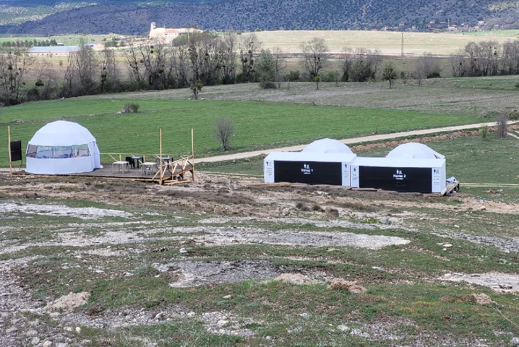 Akkaya Kızıl Kaplıcası